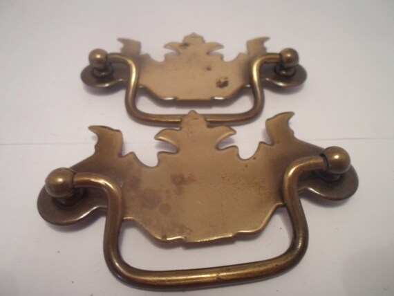 2 Chippendale Style Metal Drawer Pulls Chest Dresser Dinning Room Vintage Brass Plate
