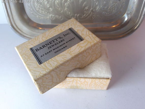 Vintage Chicago Jewelry store gift box for jewelry East Madison St Chicago