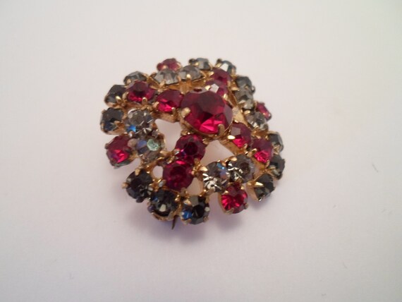 Vintage Austrian Crystal Stunning Brooch Pin Garn… - image 3