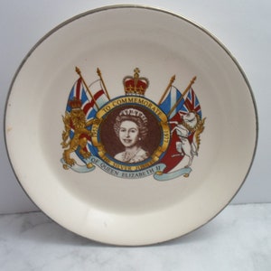 Queen Elizabeth II 1977 Vintage Silver Jubilee Pin Trinket Dish British Royals