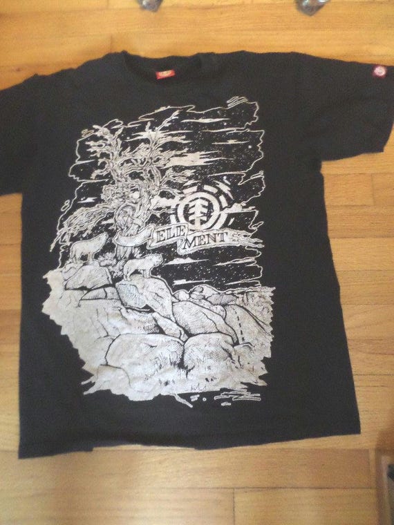 Vintage 90's Skater T Elements wolf scene Made in the USA L