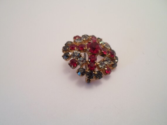 Vintage Austrian Crystal Stunning Brooch Pin Garn… - image 4