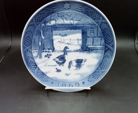 Bing & Grondahl Collector plate In the Old Farmyard 1969 Royal Copenhagen