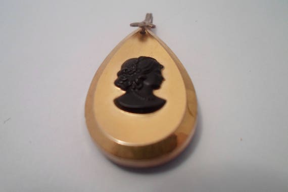 Vintage Hollywood Regency Tear drop Jet Black Glass Cameo Pendant on Gold Foil