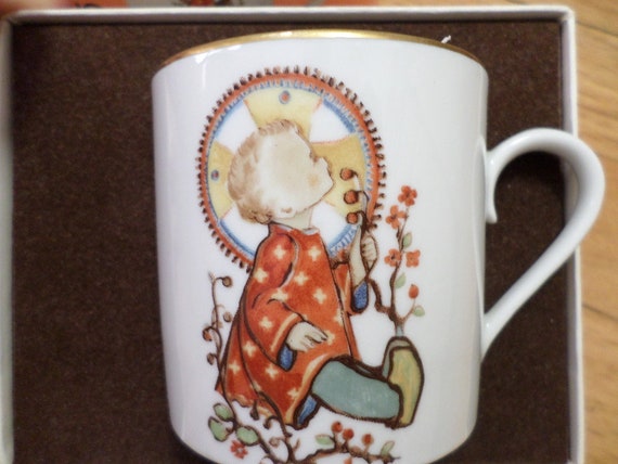 Vintage 1975 child's cup portraying Sister Hummel art super cute Schmid Bros