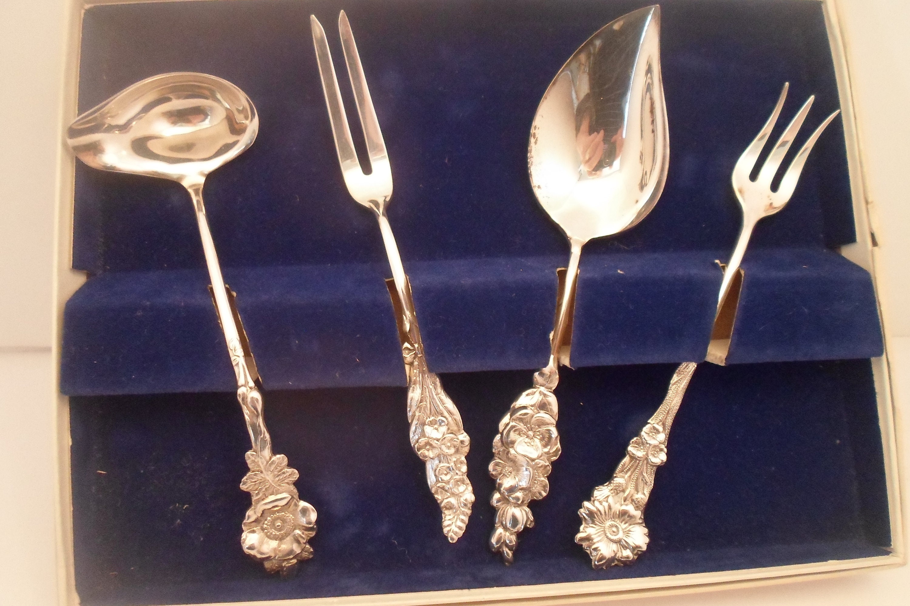 Vintage 4 Pc. Set Reed and Barton Silver Plate Serving Pieces 6 Ladle