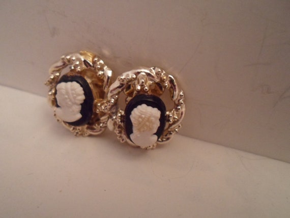 Vintage Faux Cameo Clip on Earrings Victorian Lady Braided Frame Comfortable clip