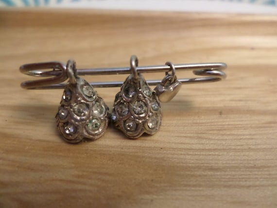 Vintage 80's kilt pin with 3 charms rhinestone bell flowers and a heart