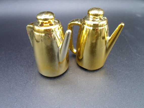 Vintage 60's Coffee Percolator Salt Pepper Shakers Adorable Gold Tone MCM