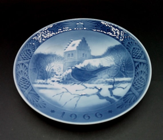 Bing & Grondahl 1966 Collector plate Mid Century Cottage Cool Christmas Crows