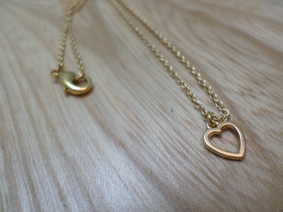 darling and dainty vintage 80's new old stock never sued heart charm necklace gold tone