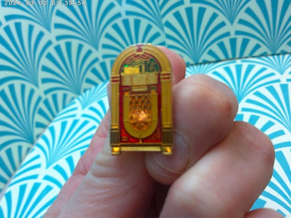 Vintage 70's repro of the 40's-50's Jukebox Rockola Bubbler fantastic pinback from coin op show in 70's