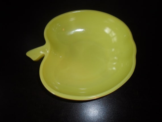 Hazel Atlas Apple Bowl Chartreuse Yellow Milk Glass Orchard Ware Salad Fruit Bowl Apple Green