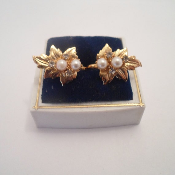 Vintage Gold Foil Pearl Earrings French Clip On 1970's Quality Dainty Delicate Stunning finish