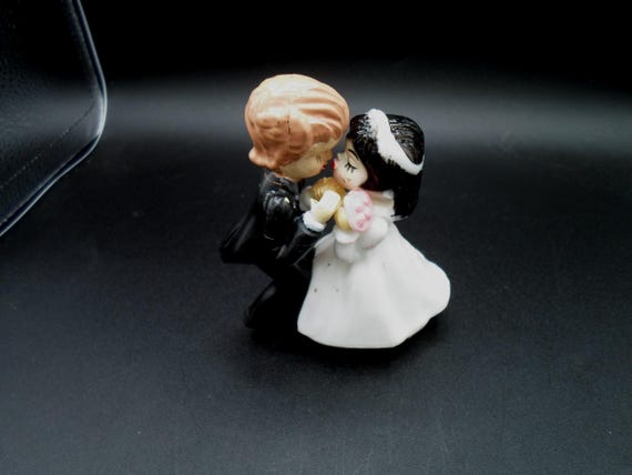 Vintage Winton Cake Topper Adorable Kissing Couple 1980's