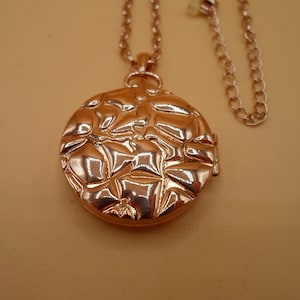 Vintage Photo Locket Necklace Rose Gold Tone 28&quot; Chain Beautiful Finish Nice Size for photos