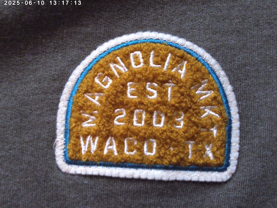 2003 Magnolia Market Waco Texas curly patch on sweatshirt 2XL olive heather Chip and Johanna