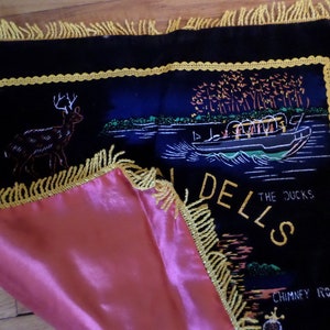 Vintage roadside souvenir pillowcase 1970&#39;s Wisconsin Dells velvet satin