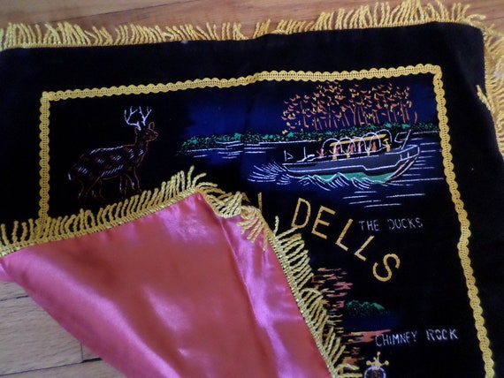 Vintage roadside souvenir pillowcase 1970's Wisconsin Dells velvet satin