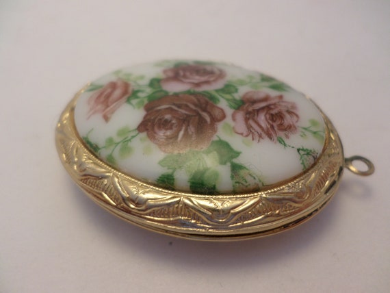 Pretty painted rose locket vintage Victorian revi… - image 3