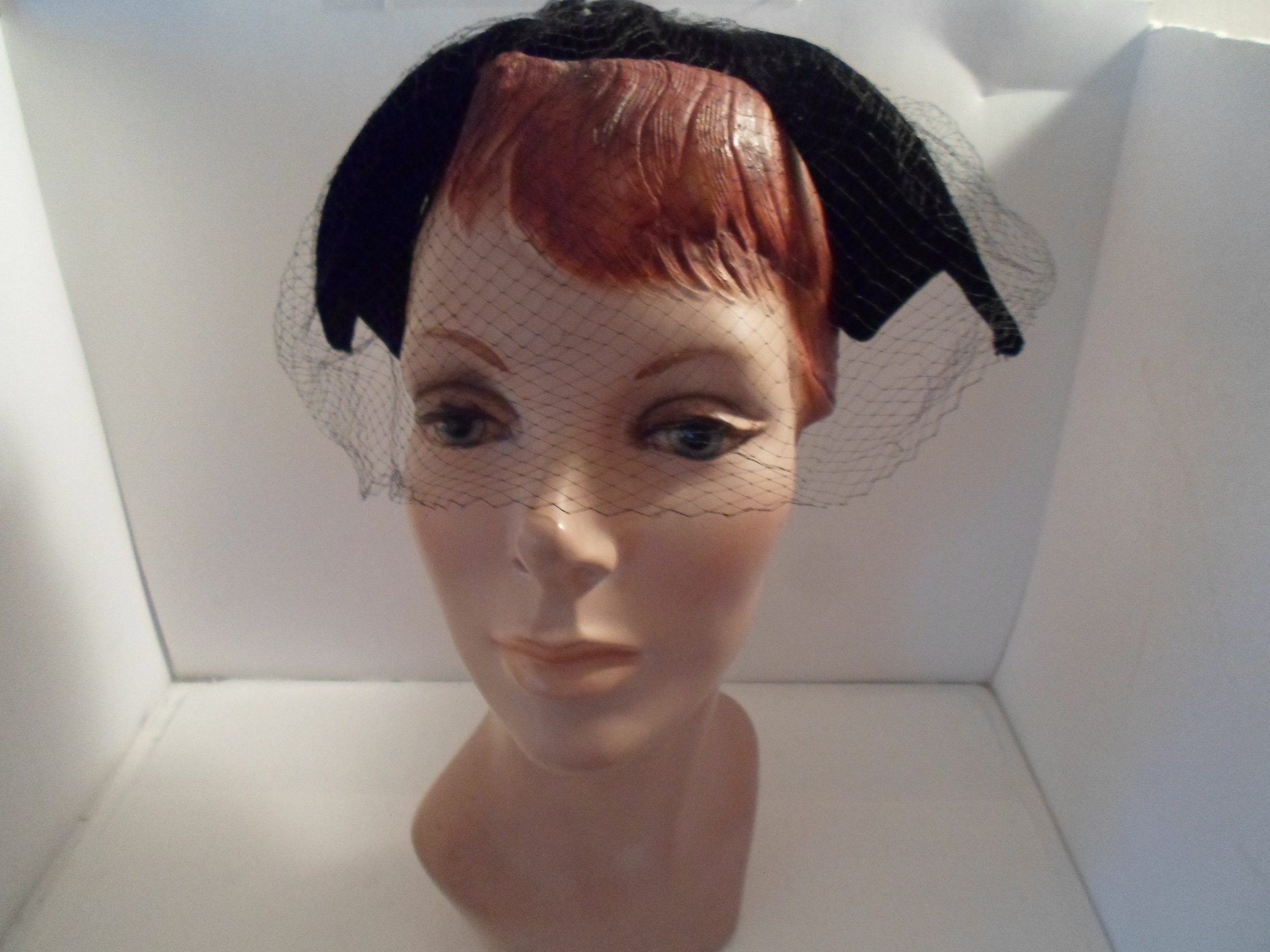 Vintage Art Deco Black Velvet Hat with Veil Hollywood Movie Fashion