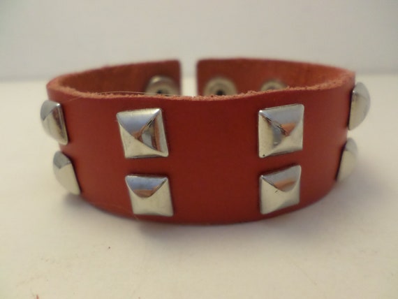 Vintage80's Punk rock red leather wrist band bracelet cuff with pyramid studs