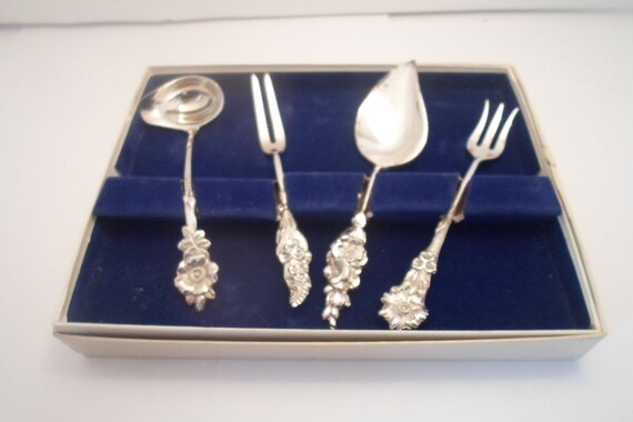 Vintage 4 Pc. Set Reed and Barton Silver Plate Serving Pieces 6" Ladle Pickle Cold Meat Jelly Desert Stunning Floral Handles Original Box