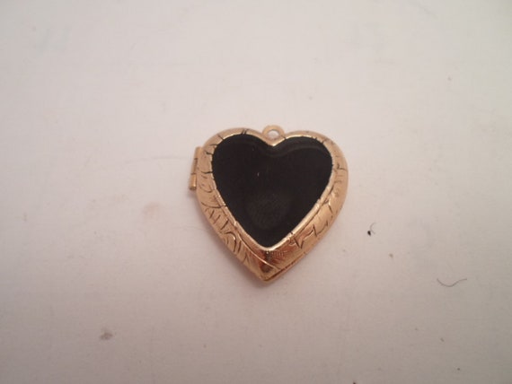 Vintage Black Etched Heart Picture Photo Locket 1960's Era Simple Beauty Unisex Style