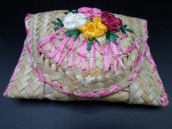 Vintage Souvenir Mini Purse Woven Straw Knotted flowers Adorable lining 1960's make up or coins