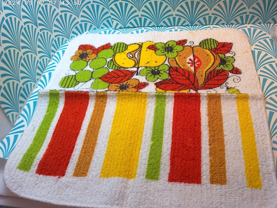 Vintage new old stock Cannon groovy 70's dish rag, Made in the USA pear, apples and flowers, gold lime, orange colors