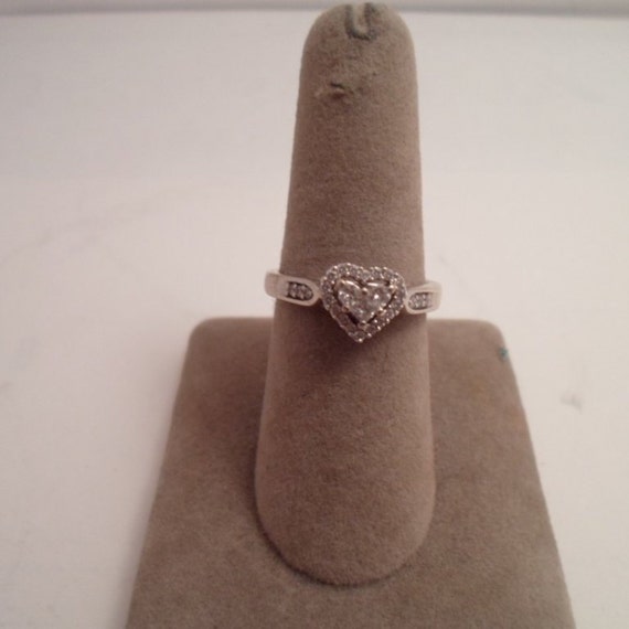 Vintage 1980's 14 k White Gold and Diamond Heart Ring Beautiful Sweetheart Ring White Diamonds nice clarity Size 7