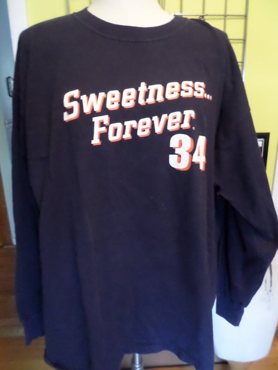 Vintage '99 The Chicago Bears Walter Payton Sweetness Forever 34 l/s t shirt Gilden