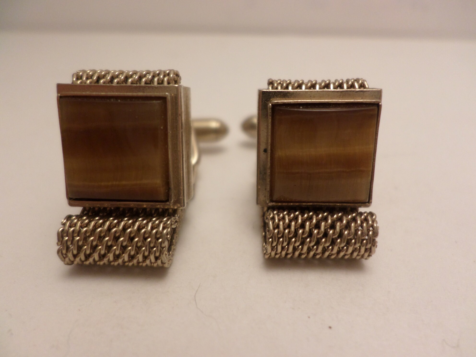 Vintage 60's cufflinks tiger's eye set in gold tone metal, mesh drop