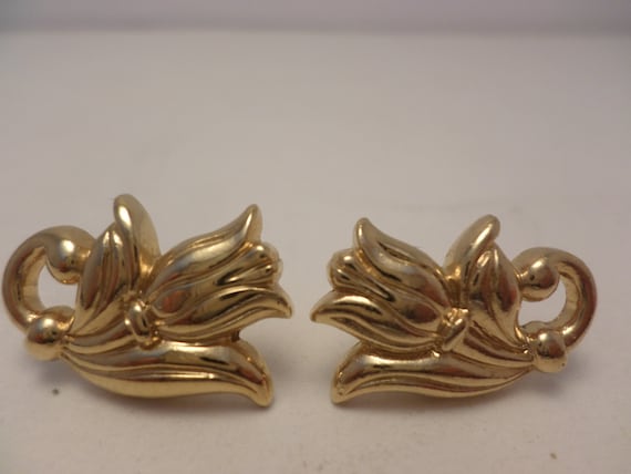 vintage 80's gold tone tulip earrings post back really sweet