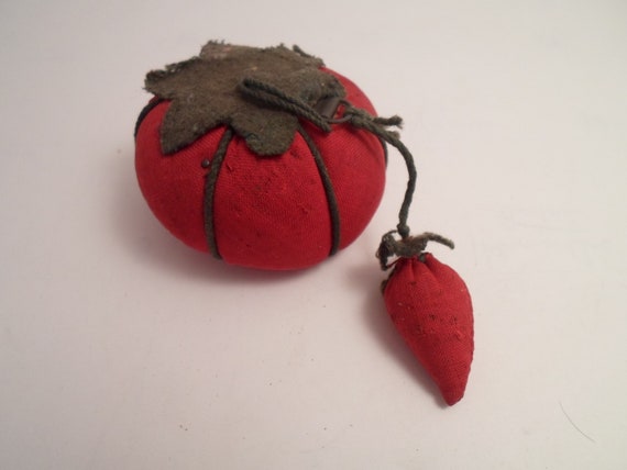 Antique Cute Tomato Pin Cushion in Very Good Condition Note Detail Farm to City Cheek Condition Condition Condition