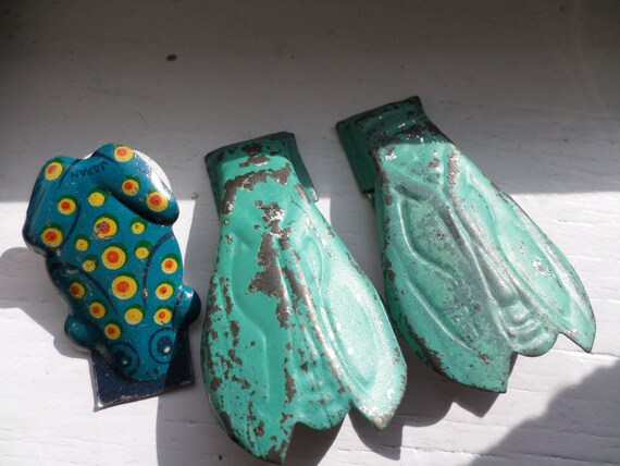 3 vintage clickers 2 locust, frog occupied Japan noisemakers