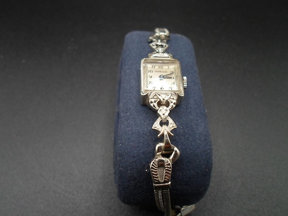 Vintage Wittnauer Women's 14k Gold Wristwatch Mec… - image 1