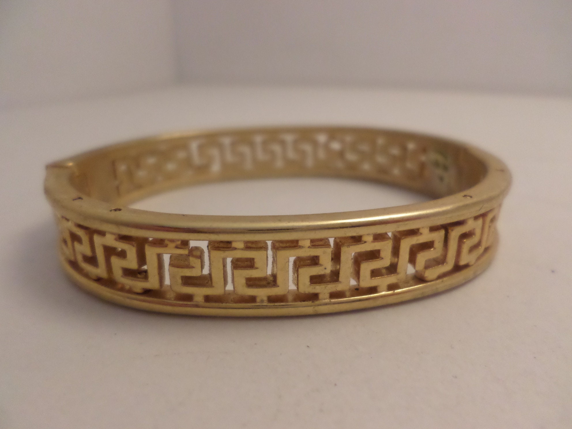 vintage 60's gold tone bangle bracelet greek key type pattern