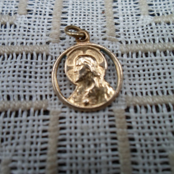 Vintage Profile of Jesus Christ Sacred Heart Medal 1950's Gold tone Cut out .50"