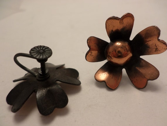 Vintage 60's Copper flower earrings screwback