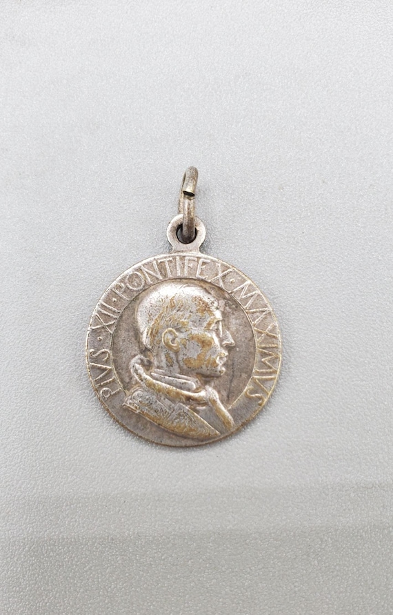 Antique Pope Pius XII Catholic Medal Pendant World War II Pope Year of Jubilee 1950 3/4"