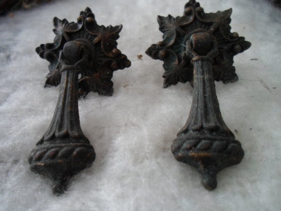 Antique Queen Mary Queen Anne Art Deco Era 2 Drawer Pulls Tear Drop Cast Brass Heavy 2.75"long 1.85"w Character Starburst Detail