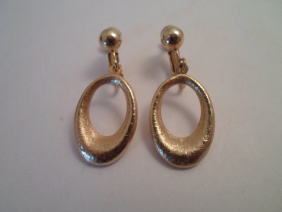 Vintage Classic Design Forward Gold Tone Hoops Clip on screw back earrings 1960's Satin Finish