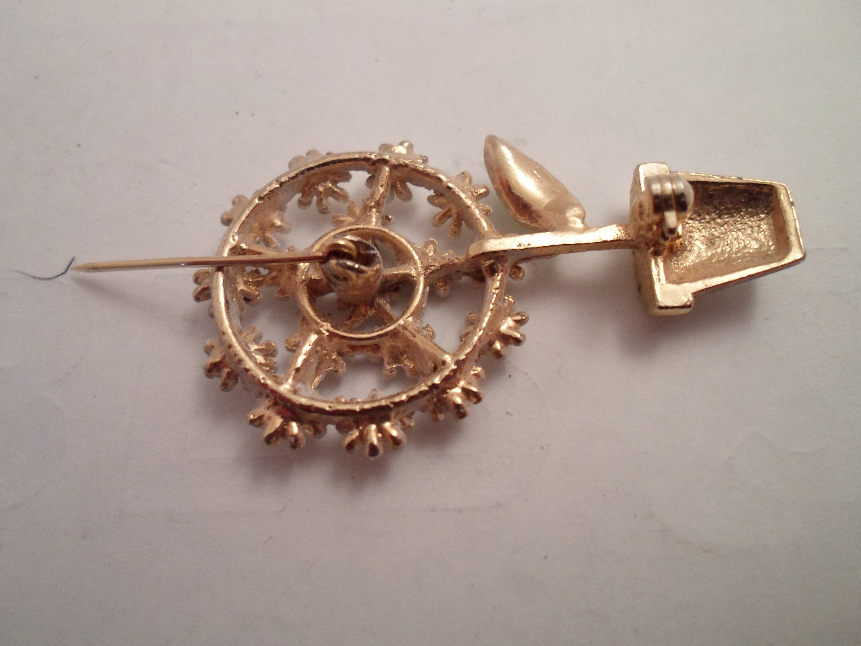 Vintage 1980's Daisy Flower Pot Pin Brooch Adorable Mini Pot Tiny