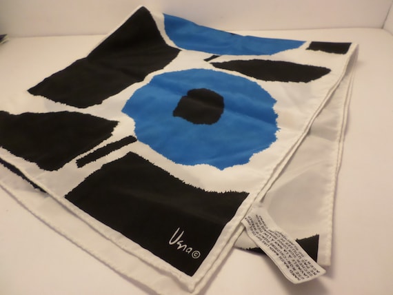 Great Veresa Vera poly ester scaef vintage 80's mod blue white black flowers