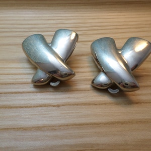After Paloma soft silver tone metal cross clip earrings vintage 80&#39;s