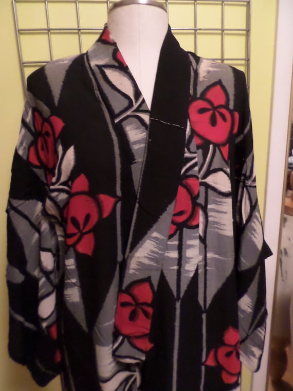 Vintage 40's All Silk Kimono robe Black Gray Red flowers