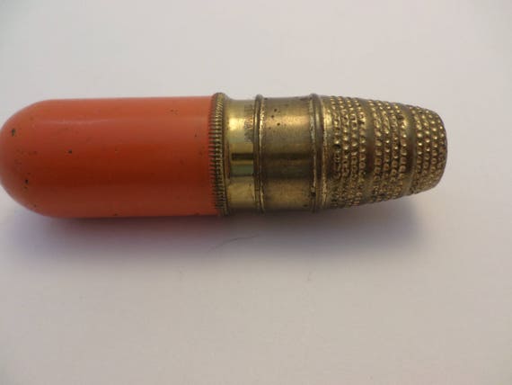 Vintage Germany sewing bullet orange brass thimble 2 wooden bobbins with thread
