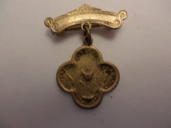 vintage 40's first communion pin 1" gold tone pretty sheen