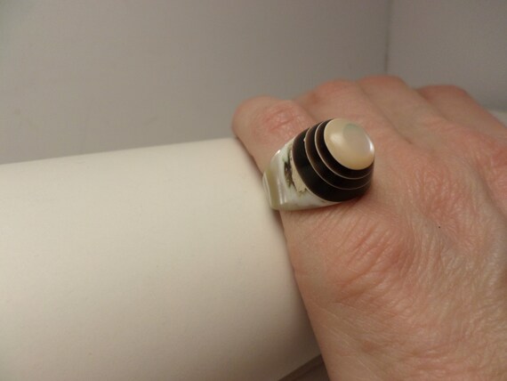 Vintage Art Deco layered shell plastic ring darling beveled design size 6